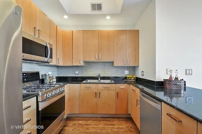 816 W Hubbard St in Chicago, IL - Building Photo - Building Photo