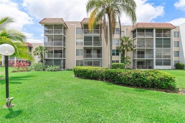 property at 3776 Inverrary Blvd