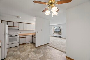 Humar Highlands in West Bend, WI - Building Photo