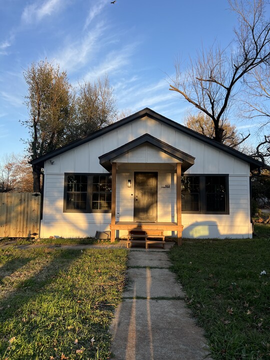 103 S 35th St in Corsicana, TX - Building Photo