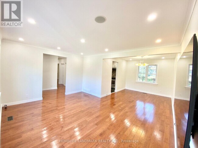 70 Shilton Rd in Toronto, ON - Building Photo - Building Photo