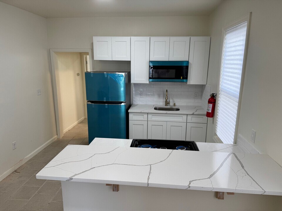 587 Grove St, Unit 3L in Irvington, NJ - Foto de edificio