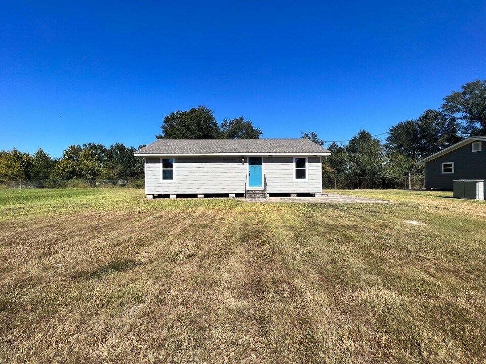 2818 LA-14 in Lake Charles, LA - Building Photo