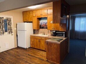 2717 W Avenue K, Unit Guest House in Lancaster, CA - Foto de edificio - Building Photo