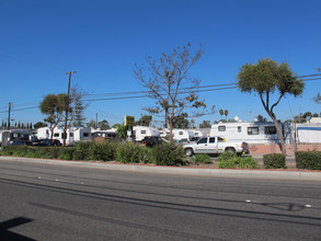 Fairhaven Trailer Park in Bellflower, CA - Building Photo - Building Photo