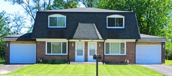 2290 Jericho Rd in Aurora, IL - Building Photo