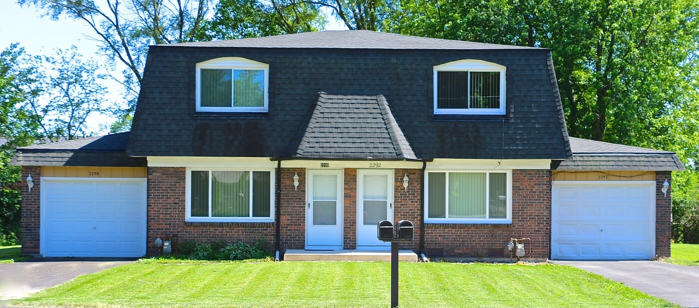 2290 Jericho Rd in Aurora, IL - Foto de edificio