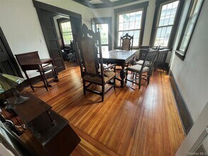 27 Dosoris Way in Glen Cove, NY - Foto de edificio - Building Photo