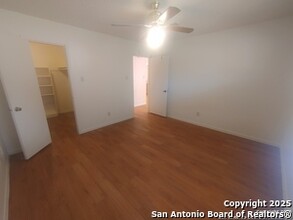 6345 Queens Castle Dr in San Antonio, TX - Building Photo - Building Photo