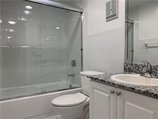 19455 NE 10th Ave, Unit 5-514 in Miami, FL - Building Photo - Building Photo
