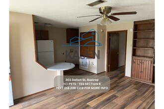 303 Dalton St in Bastrop, LA - Foto de edificio - Building Photo