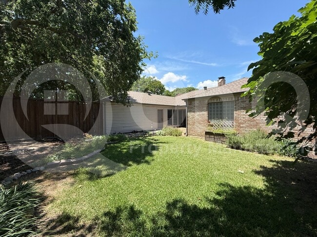 2328 Tamarisk Dr