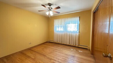 5219 N Bernard St in Chicago, IL - Foto de edificio - Building Photo