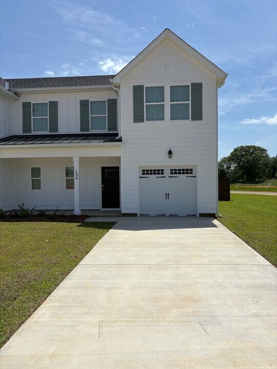 135 Hunters Hill Wy in Enterprise, AL - Building Photo