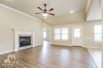 421 Carlson St in Centerton, AR - Foto de edificio - Building Photo