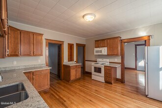 65 Van Derveer St in Amsterdam, NY - Building Photo - Building Photo