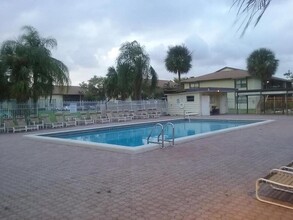 10015 Winding Lake Rd, Unit 201 in Sunrise, FL - Building Photo - Building Photo