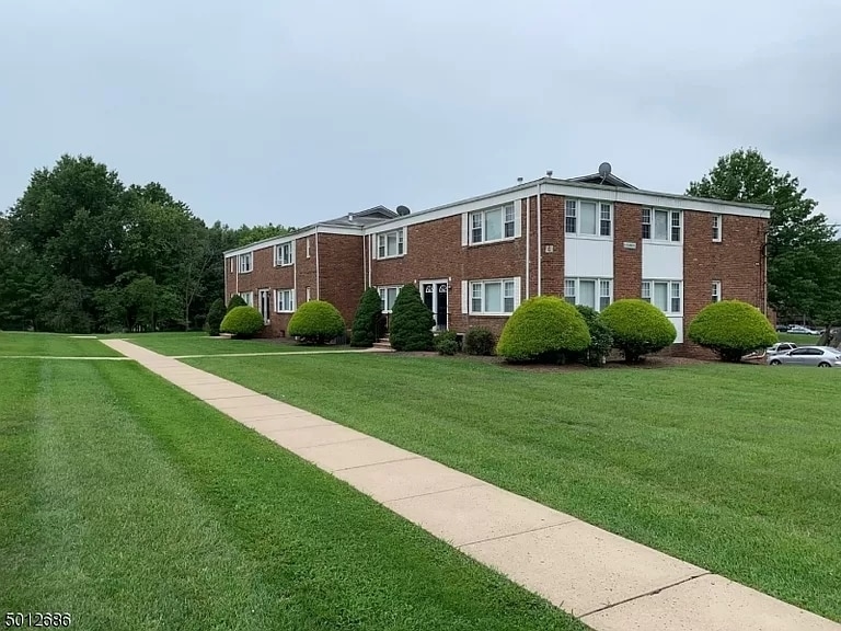 4 Dartmouth Ave in Bridgewater, NJ - Building Photo