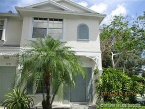 4996 SW 31st Terrace in Fort Lauderdale, FL - Building Photo - Building Photo