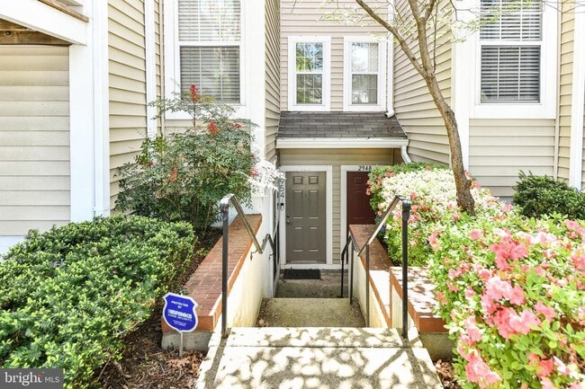 2954 Yarling Ct in Falls Church, VA - Building Photo - Building Photo