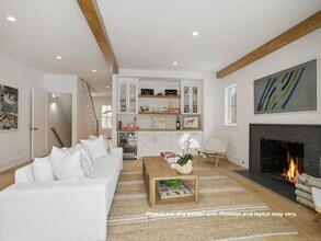 14 White Barns Ln in Norwalk, CT - Foto de edificio - Building Photo