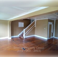 2145 Dorr St in Toledo, OH - Building Photo - Building Photo