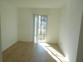 325 Bay St. in Santa Monica, CA - Building Photo - Building Photo