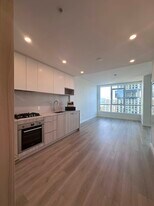 6087 Wilson Av in Burnaby, BC - Building Photo