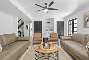 2540 Albany Dr in Kissimmee, FL - Building Photo