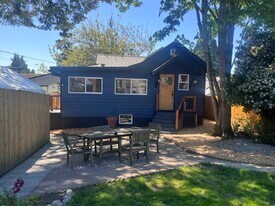 3715 SW Donovan St, Unit #2 in Seattle, WA - Building Photo