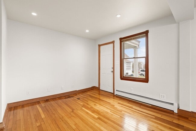 10 Ernest Ave in Quincy, MA - Building Photo - Building Photo