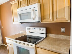 9797 E Peakview Ave, Unit C8 in Englewood, CO - Foto de edificio - Building Photo