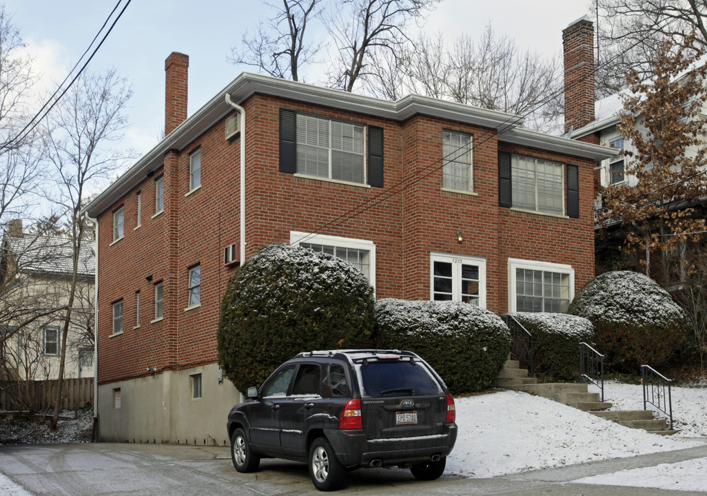 1213 Paxton Ave in Cincinnati, OH - Foto de edificio