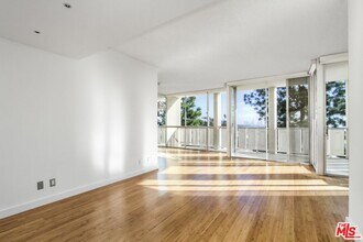 4411 Los Feliz Blvd in Los Angeles, CA - Foto de edificio - Building Photo