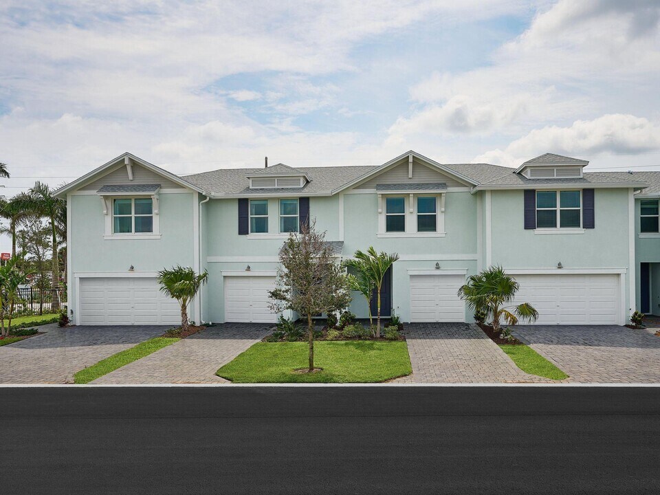492 Salisbury Cir in Fort Pierce, FL - Building Photo