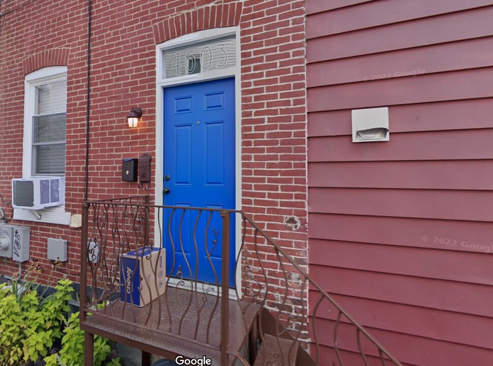 4603 Corday Way in Pittsburgh, PA - Foto de edificio