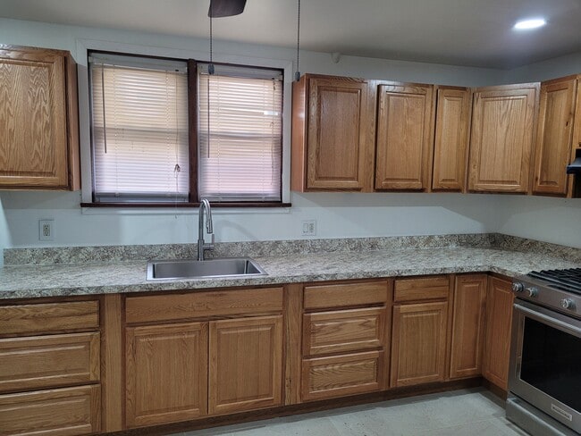 76 Bedford St in East Orange, NJ - Building Photo - Building Photo