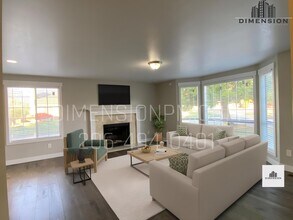 25720 117th Pl SE in Kent, WA - Building Photo - Building Photo