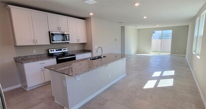 3247 Bella Vista Dr in Davenport, FL - Building Photo - Building Photo