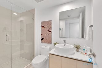 2602 E Hallandale Beach Blvd in Hallandale Beach, FL - Building Photo - Building Photo