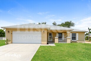 2112 NE 14th Ave in Cape Coral, FL - Building Photo