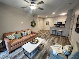 325 Majestic Dr in Branson, MO - Building Photo