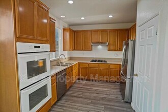 29459 Shannon Ct in Canyon Country, CA - Building Photo - Building Photo