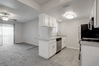 Ponderosa Ranch Apartments in Tempe, AZ - Building Photo - Interior Photo