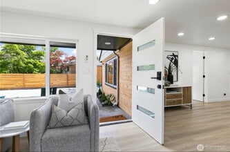 11 SW 100th St in Seattle, WA - Building Photo - Building Photo