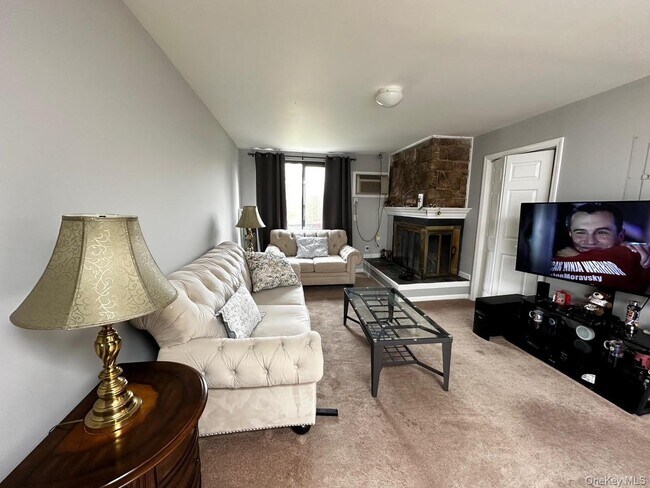110 Drew Ln in Carmel, NY - Building Photo - Building Photo