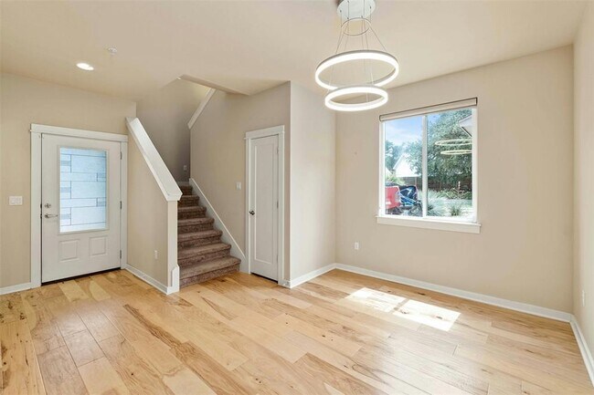 4008 Valley View Rd in Austin, TX - Foto de edificio - Building Photo