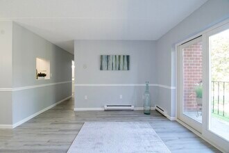 22 Maple Crest Cir in Holyoke, MA - Building Photo - Building Photo