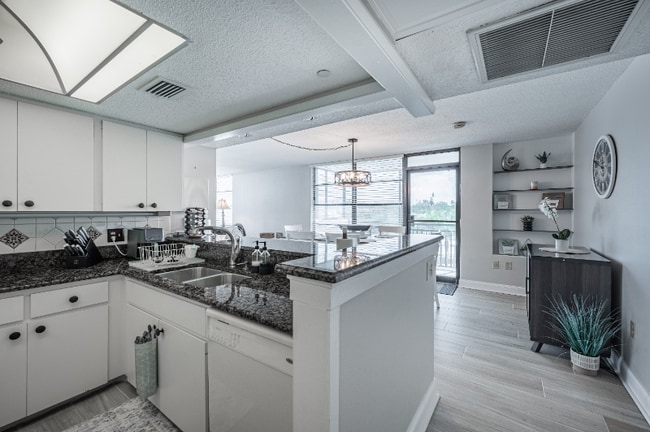 629 Alhambra Rd in Venice, FL - Building Photo - Building Photo