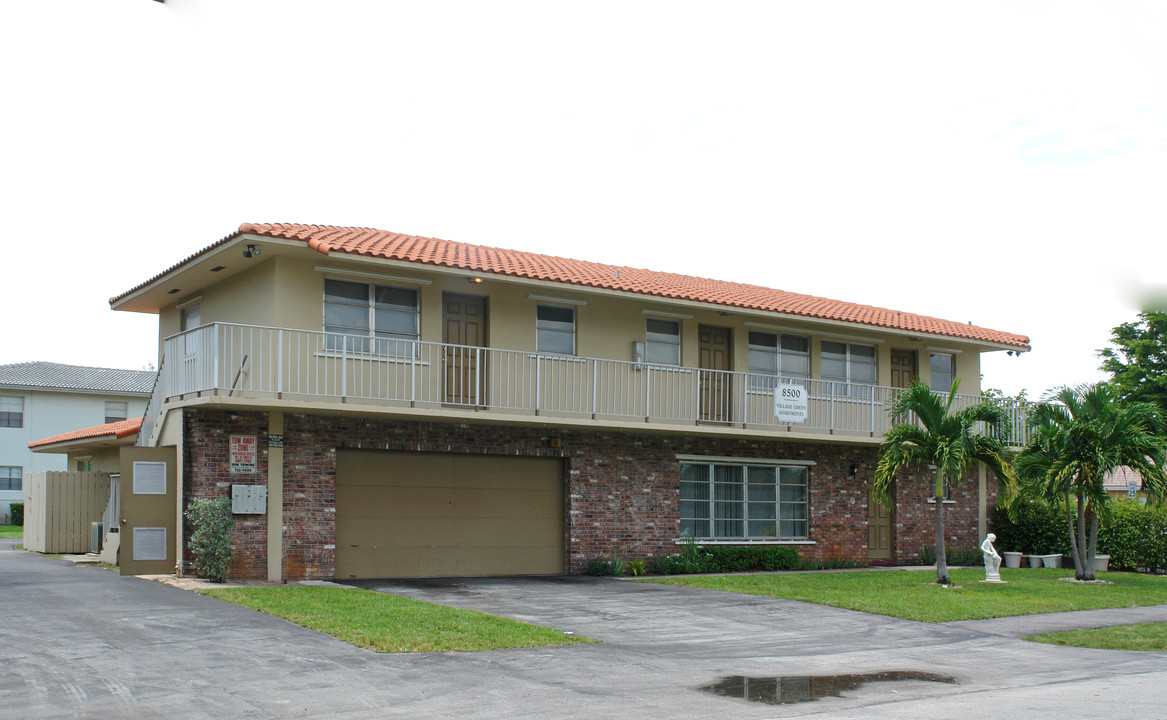 Village Green in Coral Springs, FL - Building Photo